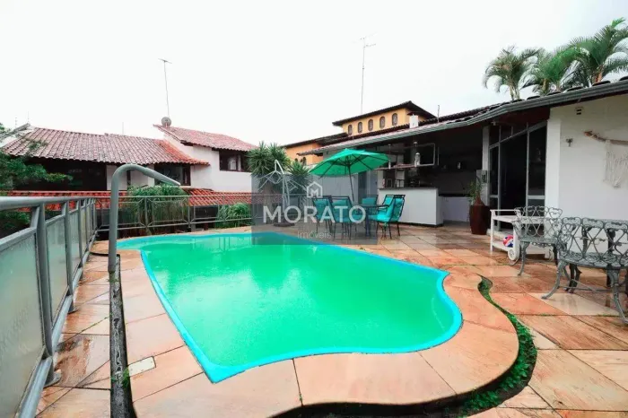 Casa com 7 Quartos, Sendo 2 Suítes e 3 Vagas no Jardim Riacho das Pedras