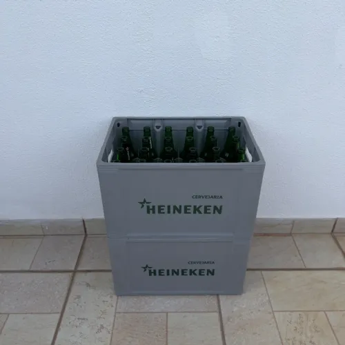 Engradados de Heineken com cascos