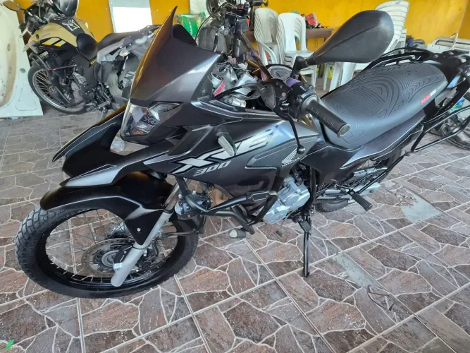 Vendo xr-e 2021 no meu nome vistoriada 2026 pneu novos pirelli