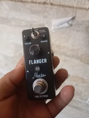  Pedal de efeito Rowin Classic Flanger 