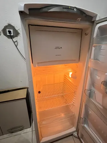 Vendo uma geladeira em perfeito estado