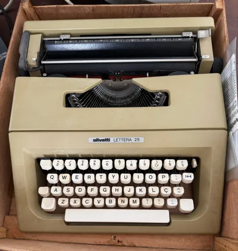 Máquina de escrever. Olivette