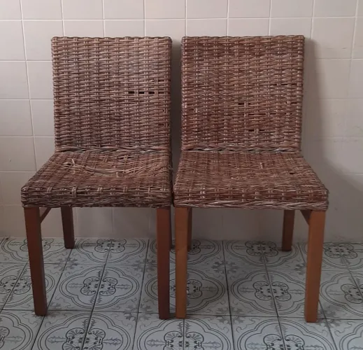 Duas cadeiras tok stok para restaurar 