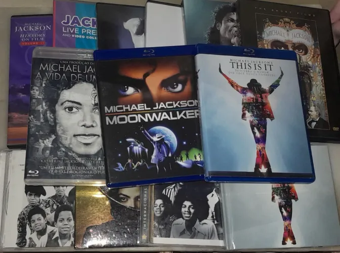 Coleção Michael Jackson - 5 cds, 8 dvds e 3 Blu-rays