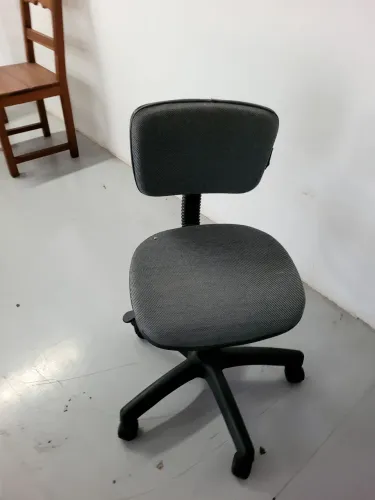 Cadeira de escritório simples