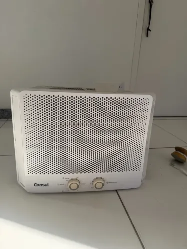 Ar condicionado de Janela Consul Frio Mecânico com Design Moderno CCB10GB - 220V