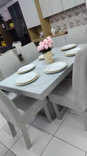Mesa MDF com tampo de vidro e 6 cadeiras