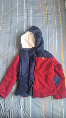 Blusa infantil azul e vermelha quentinha