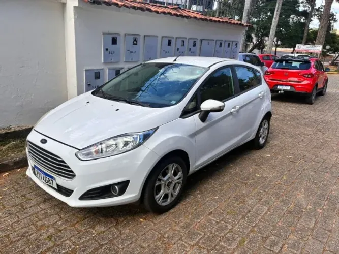Ford Fiesta 1.6 16V Flex Aut. 5P 2015