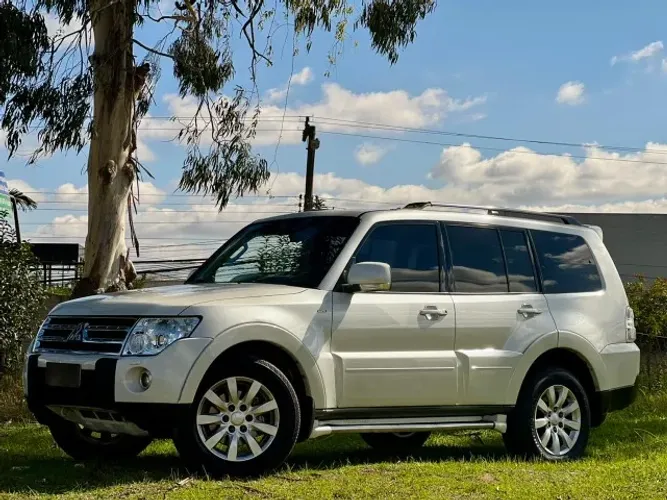 Mitsubishi Pajero HPE Full 3.2 4X4 T.i.dies. 5P AUT 2009