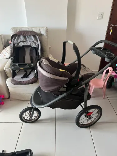 Vendo Carrinho de bebê + bebê conforto 2 em 1 usado