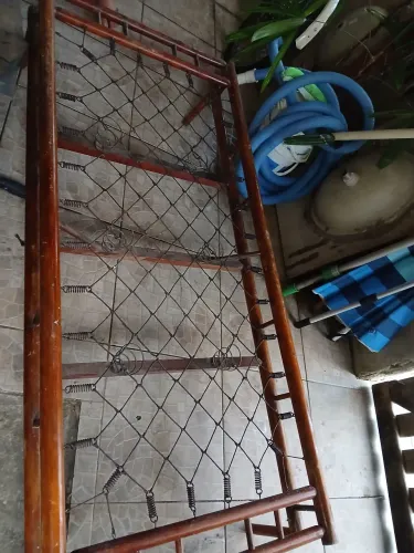 Vendo cama de mola solteiro vintage de 