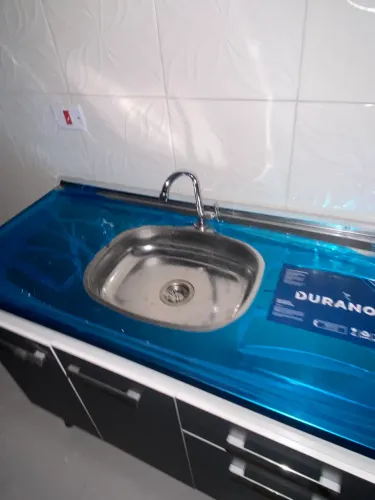 Gabinete três portas pia de inox com ralo e torneira novo nunca foi usado