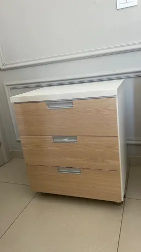 Mesa de cabeceira 100% MDF usada em ótimo estado
