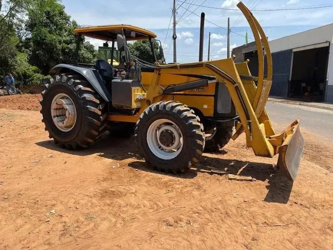 Trator Valtra BM 110 10/11 - Entrada 15.000,00