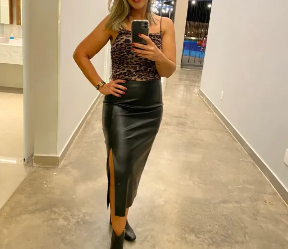 SAIA DE COURO PRETA