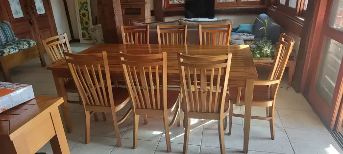 Mesa com cadeiras madeira maciça 