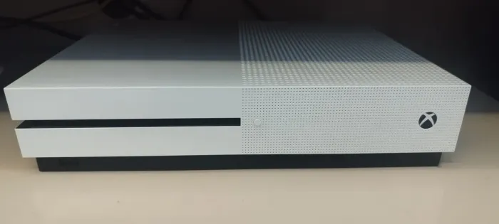 Vendo XBOX ONE S EM PERFEITO ESTADO