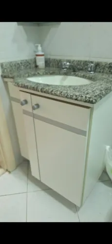Armário de banheiro