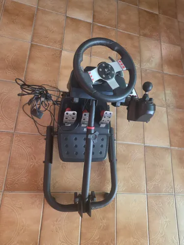 Volante Logitech G27 + cockpit