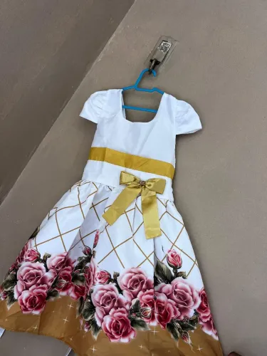 Vestido de menina - 2 POR 50$