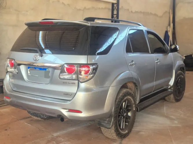 Toyota Hilux SW4 SRV D4-d 4X4 3.0 TDI Dies. AUT 2015