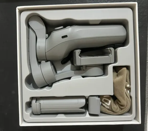 TRIPÉ E ESTABILIZADOR PARA CELULAR - GIMBAL L10 de 3 EIXOS