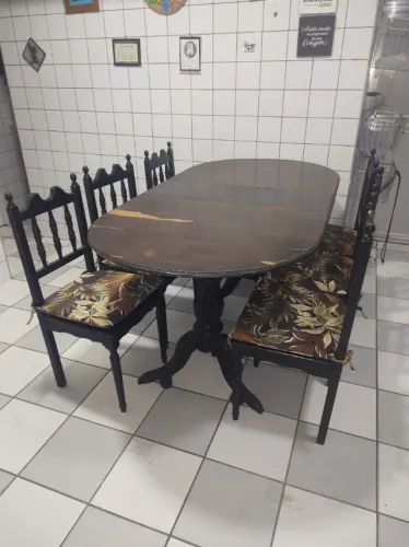 Mesa de madeira - R$ 650,00