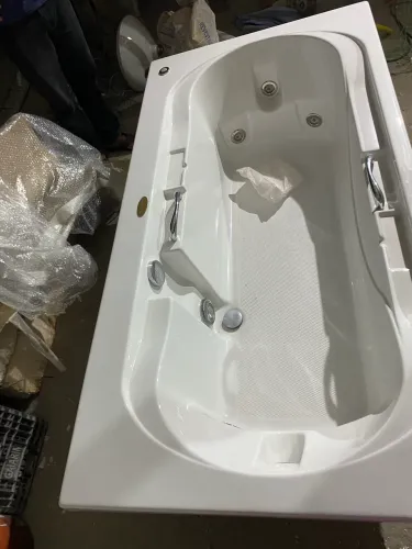 Jacuzzi ( completamente nova, nunca usada. Estou diminuindo o valor para sair logo)