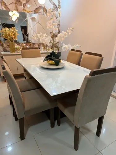 Mesa com avarias 