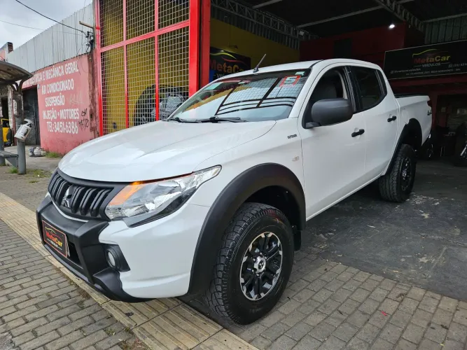 Mitsubishi L200 Tri. Outd. GLX 2.4 CD 4X4 Die. MEC 2024