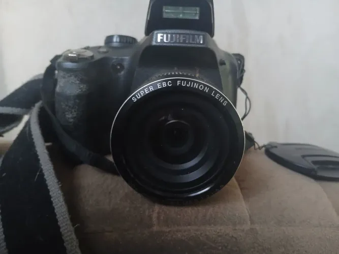Câmera Fujifilm FinePix SL300