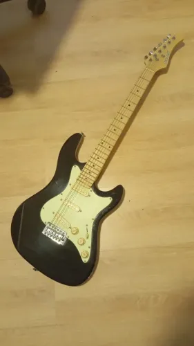 Guitarra Strinberg STS100 - Oportunidade (R$ 500)