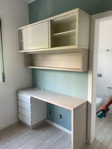 Mesa e aerio pra quarto ou escritório