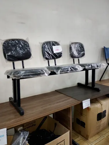 Longarina 3 lugares estofado secretario