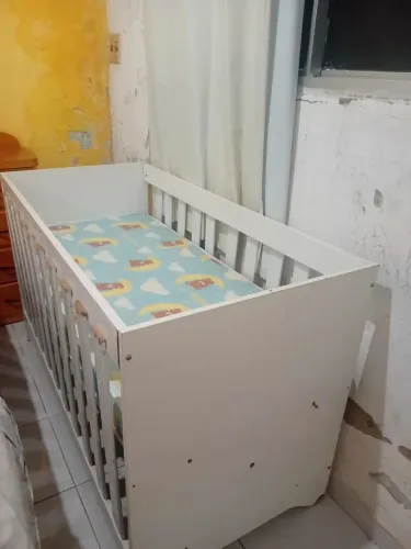Berço que vira cama.