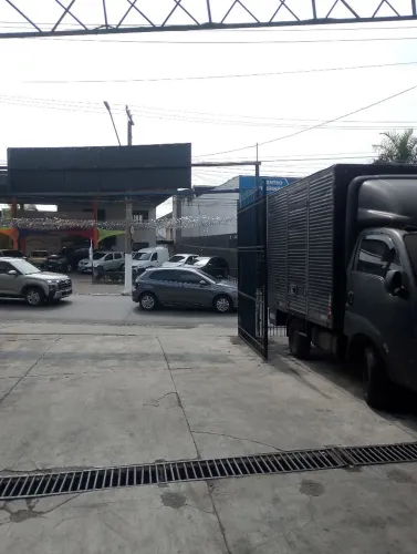 Alugo espaço pra centro automotivo, por container , pra mecânico , funilaria e pintura ?