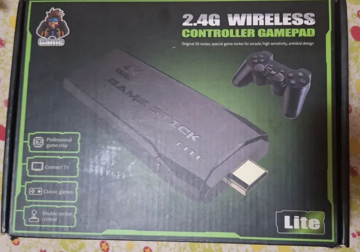 Retro game como dois controles sem fio