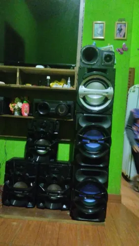 Estou vendendo esse som muito potente