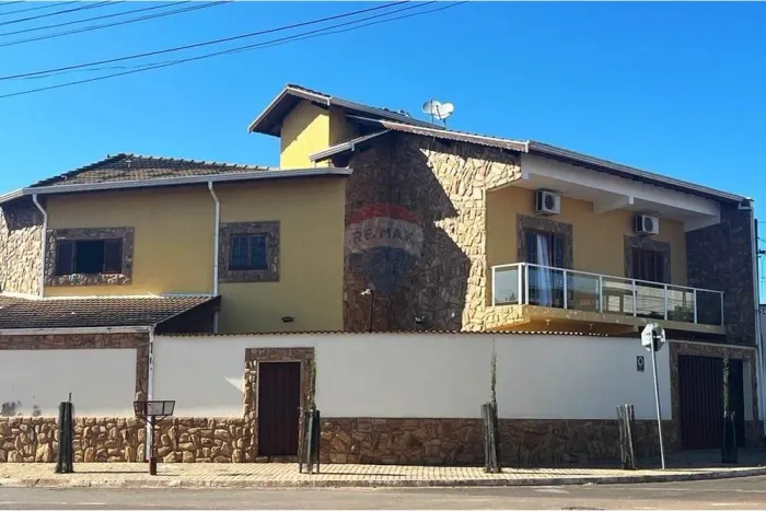 Casa com piscina vende ou troca por chacara no Jardim Mirassol, Campinas SP