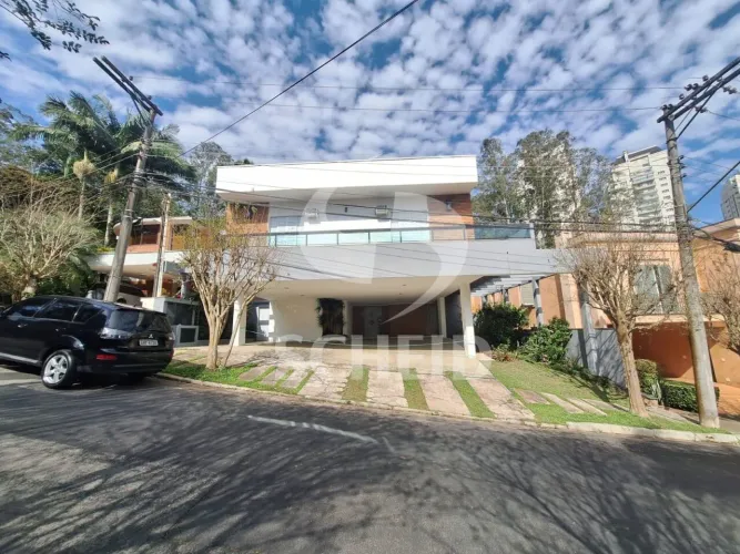Casa A Venda de 487,00m² útil, com 5 quartos e 5 vagas no Morumbi !