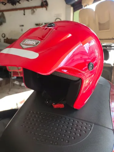 Capacete semi novo tamanho 60