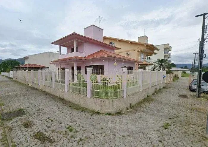 À venda | 495 m², 3 quartos, Sacada, Jardim - Santo Amaro da Imperatriz.
