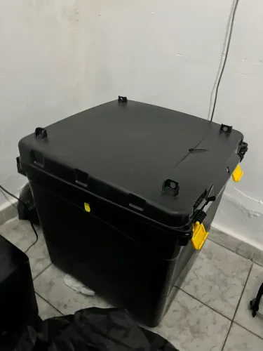 Baú de moto para entregas