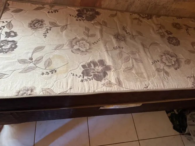 Vendo cama box solteiro
