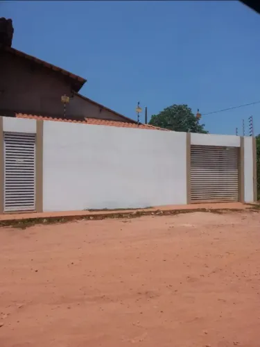VENDA DE CASA ÓTIMA PARA MORAR OU CONVERTER EM PONTO COMERCIAL