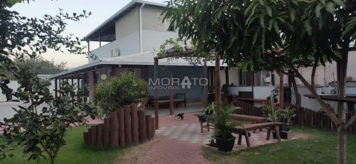 Casa 5 Quartos, 2 Suítes, 10 Vagas de Garagem no Bairro Colonial