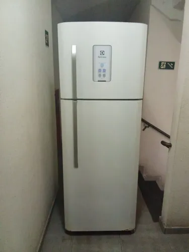 Vendo geladeira eletrolux pouco tempo de uso 