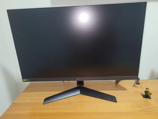 Vendo monitor LG UltraGear 180hz usado tres vezes apenas.