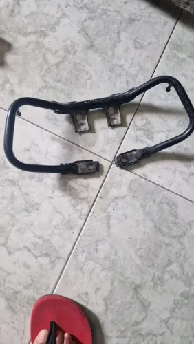Escape de moto fan 125 mais alça original e alforge